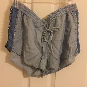 Cute detailed shorts